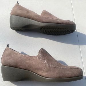 New Hush Puppies Tan Faux-Suede Wedge Loafers, Sz 11